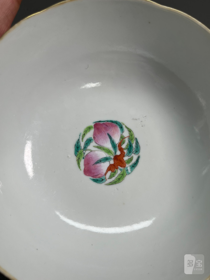 清道光  粉彩“陶渊明赏菊”图诗文花口碗 - 图12